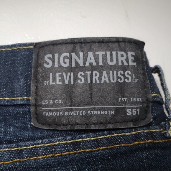 Signature by Levi Strauss & Co Men's Size 42/32 Medium Wash S51 Straight Jeans - Picture 11 of 11